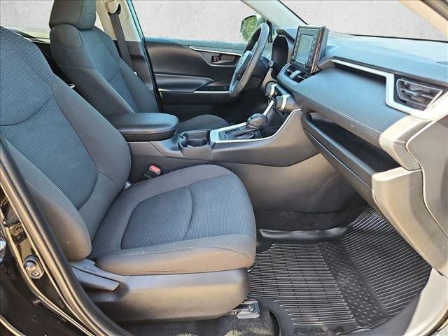 Used 2021 Toyota RAV4 LE FWD image 19