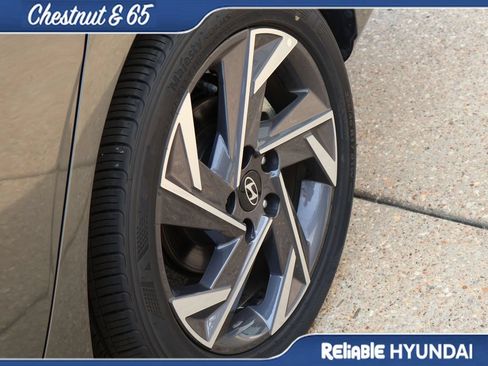 Certified 2025 Hyundai Elantra SEL w/ Cargo Package FWD image 40
