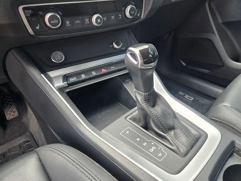 Used 2020 Audi Q3 2.0T Premium w/ Convenience Package AWD/4WD image 12