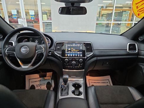 Certified 2021 Jeep Grand Cherokee Laredo X image 18