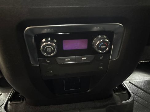Used 2025 Chevrolet Tahoe Premier AWD/4WD image 32