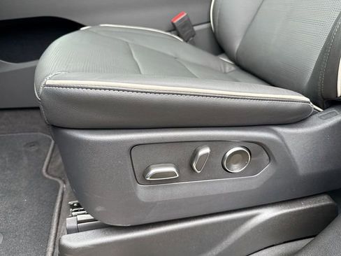 Used 2025 Cadillac Escalade Premium Luxury image 14