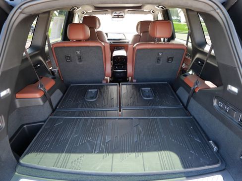 Used 2026 Cadillac Vistiq Platinum w/ LPO, Floor Liner Package AWD/4WD image 18