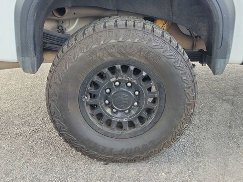 Used 2024 GMC Sierra 2500 AT4X w/ AT4X AEV Edition AWD/4WD image 12