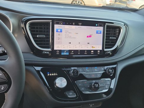 New 2026 Chrysler Pacifica Select FWD image 9