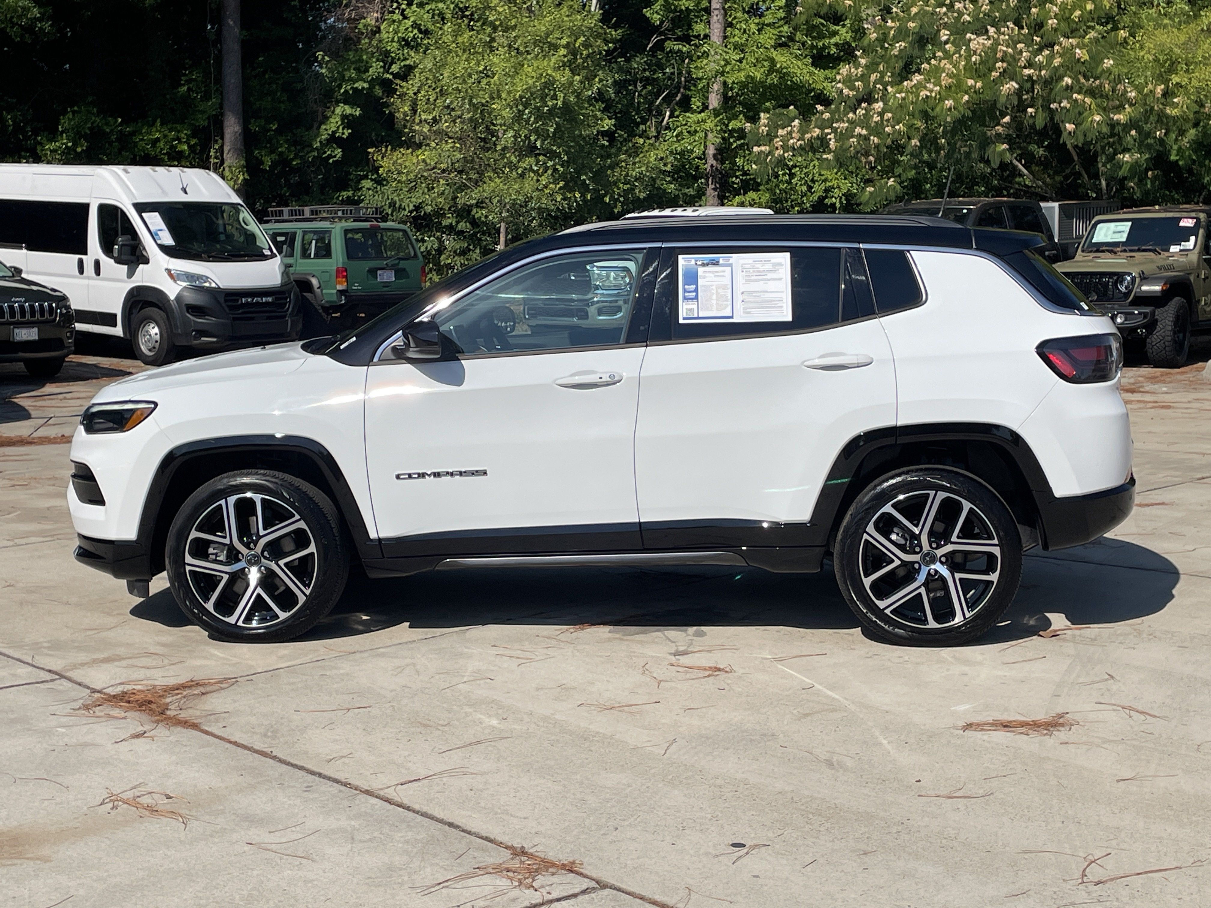 Used 2025 Jeep Compass Limited w/ Elite Group AWD/4WD image 6