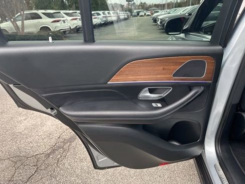 Used 2025 Mercedes-Benz GLE 450 4MATIC image 25