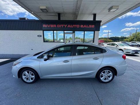 Used 2017 Chevrolet Cruze LT w/ Convenience Package FWD image 6