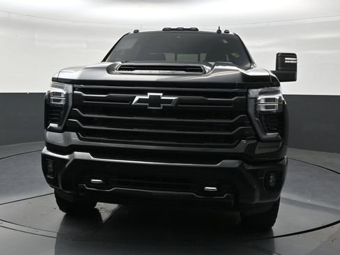 Used 2026 Chevrolet Silverado 2500 High Country w/ High Country Premium Package AWD/4WD image 8