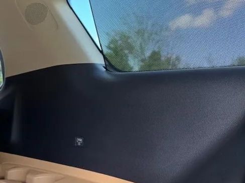 Used 2024 Kia Carnival EX image 13