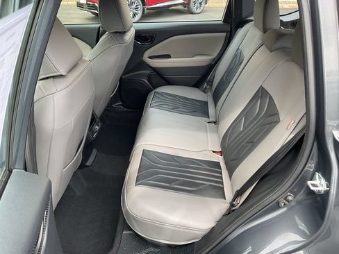 Used 2025 Subaru Forester AWD/4WD image 20