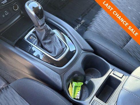 Used 2020 Nissan Rogue SV image 22