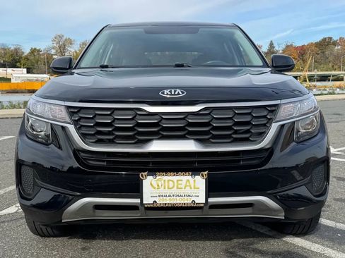 Used 2021 Kia Seltos LX image 2