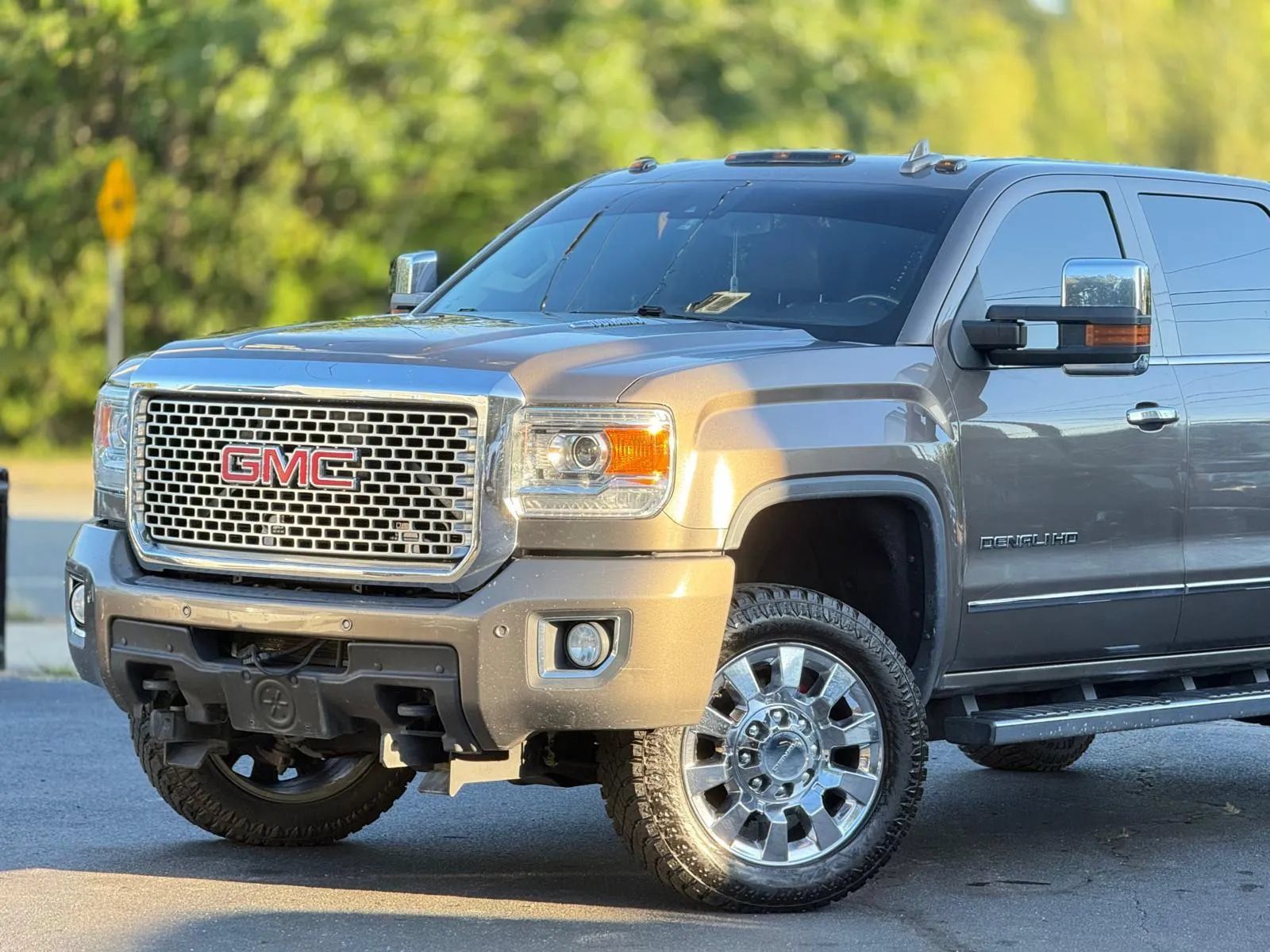 Used 2015 GMC Sierra 2500 Denali w/ Duramax Plus Package AWD/4WD image 27