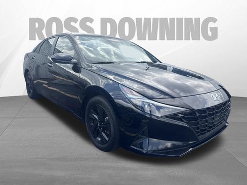 Used 2023 Hyundai Elantra SEL FWD image 3