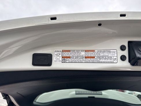 Used 2018 Toyota RAV4 XLE image 15