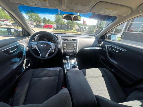 Used 2014 Nissan Altima 2.5 S w/ Display Audio Package FWD image 8