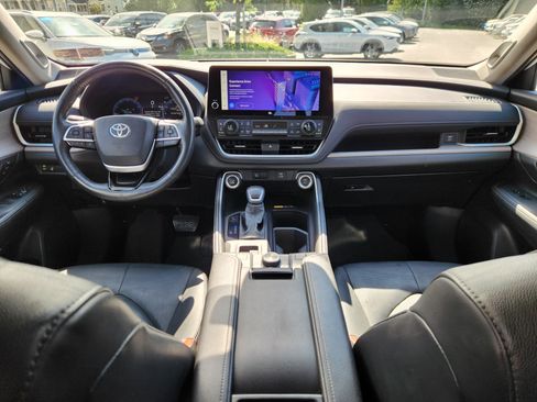Used 2024 Toyota Grand Highlander AWD image 8
