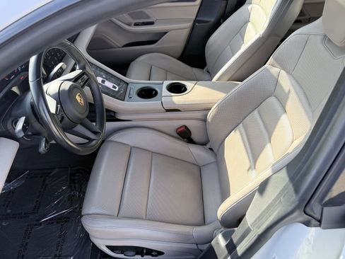 Used 2022 Porsche Taycan image 29