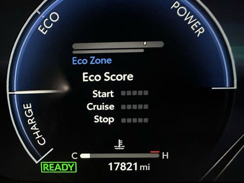 Used 2025 Toyota Sienna XSE image 24