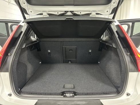 Certified 2025 Volvo XC40 B5 Core image 7