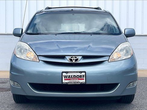 Used 2010 Toyota Sienna XLE FWD image 3