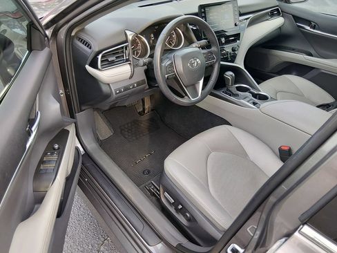 Used 2024 Toyota Camry XLE FWD image 10