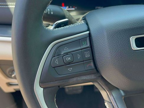 Used 2023 Jeep Grand Cherokee Limited AWD/4WD image 21