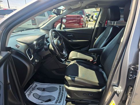 Used 2019 Chevrolet Trax LT FWD image 11