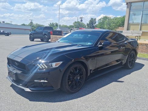 Used 2017 Ford Mustang GT Premium w/ Black Accent Package RWD image 7