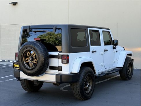 Used 2014 Jeep Wrangler Unlimited Sahara w/ Connectivity Group AWD/4WD image 6