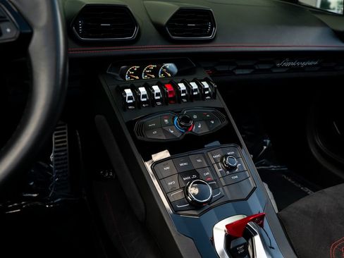 Used 2017 Lamborghini Huracan LP 610-4 AWD/4WD image 32