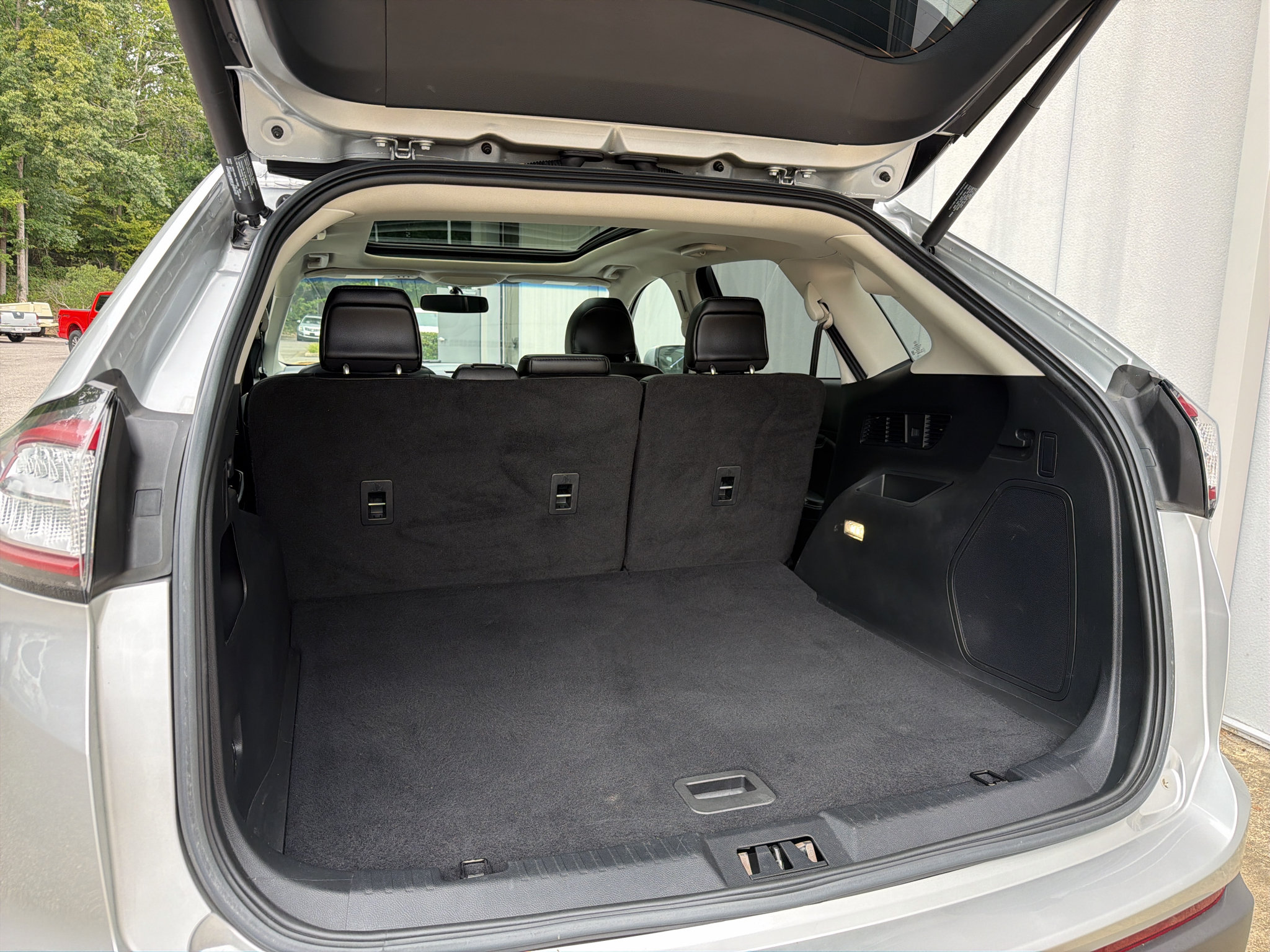 Used 2018 Ford Edge Titanium w/ Equipment Group 301A FWD image 15