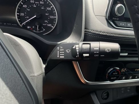 Used 2025 Nissan Rogue SV FWD image 33