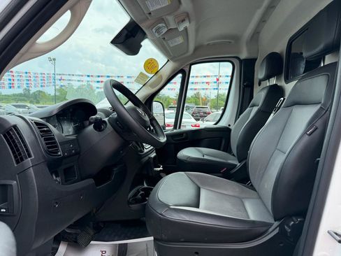Used 2025 RAM ProMaster 2500 w/ Convenience Group FWD image 15