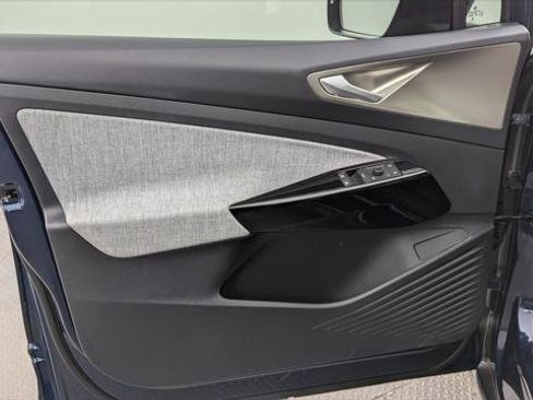 Used 2023 Volkswagen ID.4 Pro image 13