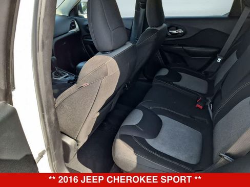 Used 2016 Jeep Cherokee Sport FWD image 17