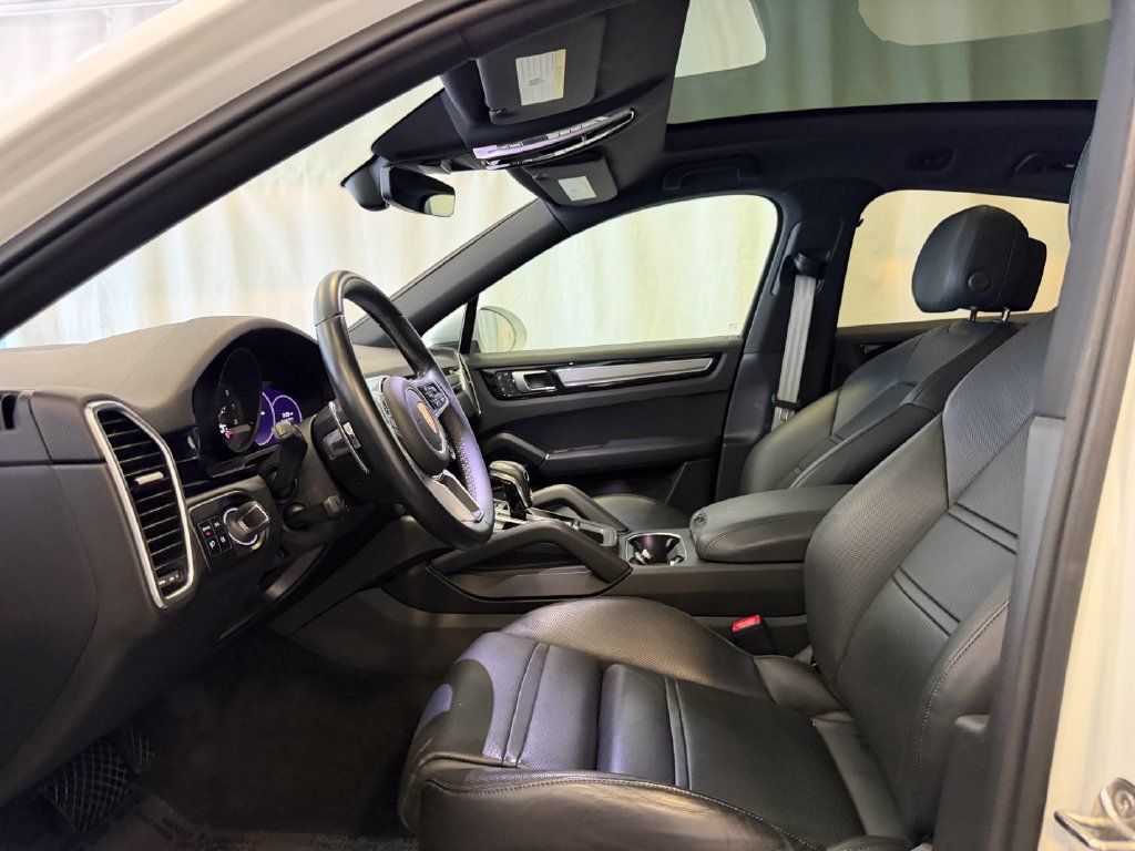 Certified 2022 Porsche Cayenne Platinum Edition AWD/4WD image 5