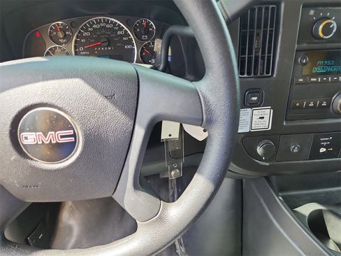 Used 2018 GMC Savana 3500 Extended w/ Driver Convenience Package image 21