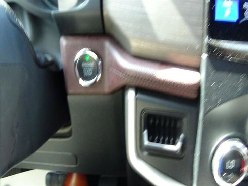 Used 2024 Ford Expedition Limited image 30