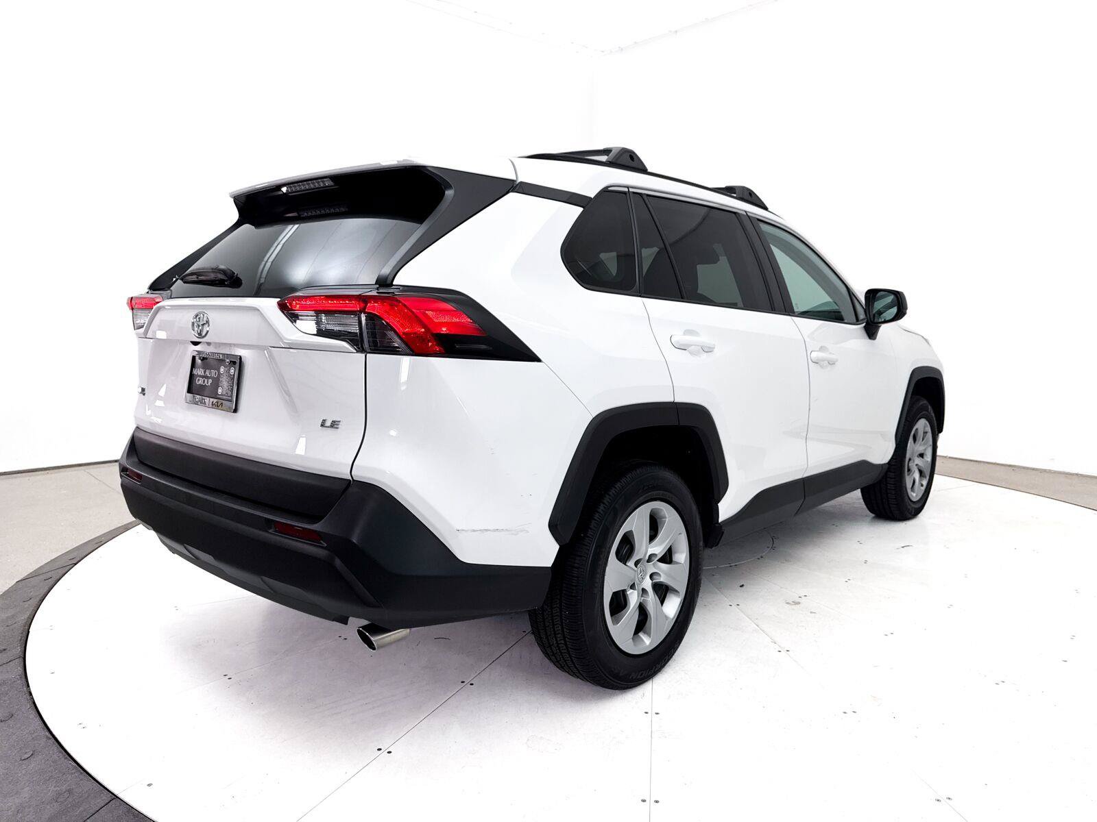 Used 2021 Toyota RAV4 LE w/ Carpet Mat Package (TMS) FWD image 17
