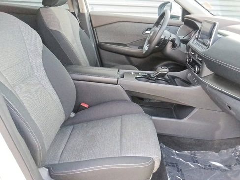 Used 2023 Nissan Rogue SV image 30