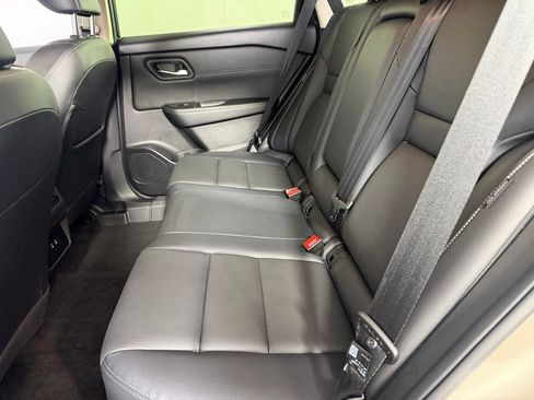 Used 2025 Nissan Rogue SL AWD/4WD image 26