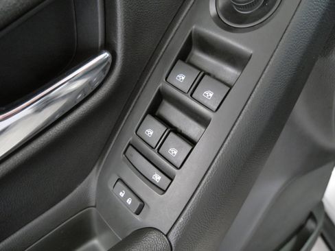 Used 2019 Chevrolet Trax LT w/ LT Convenience Package AWD/4WD image 19
