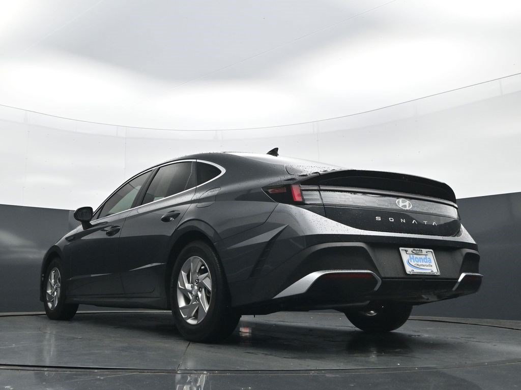 Used 2025 Hyundai Sonata SE FWD image 32