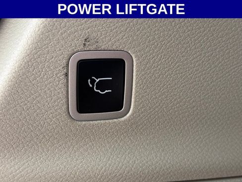 Used 2024 Chrysler Pacifica Limited FWD image 17