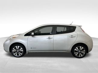 Used 2015 Nissan Leaf SV FWD video 2