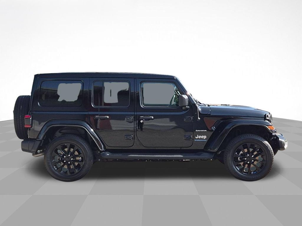 Used 2023 Jeep Wrangler Unlimited Sahara w/ Cold Weather Group AWD/4WD image 4