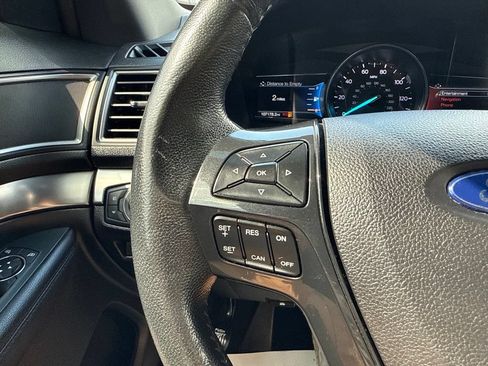 Used 2018 Ford Explorer XLT w/ Equipment Group 202A AWD/4WD image 32