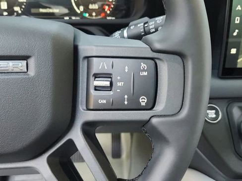 Used 2025 Land Rover Defender 110 S image 31